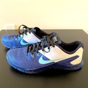 Size 8 Blue Nike shoes